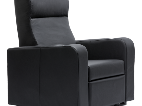 czarny fotel kinowy