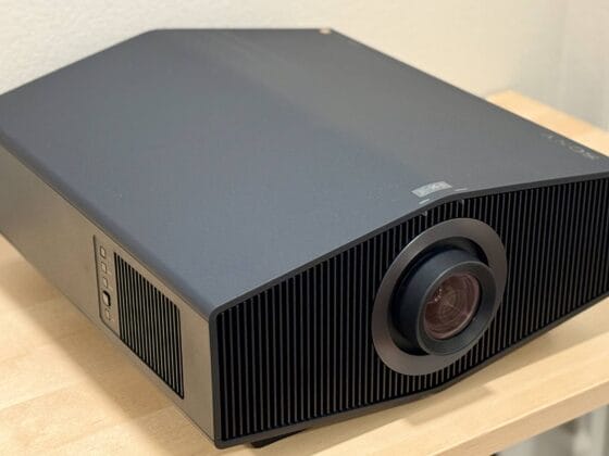 Sony VPL-XW6100es idealny do małej sali kinowej