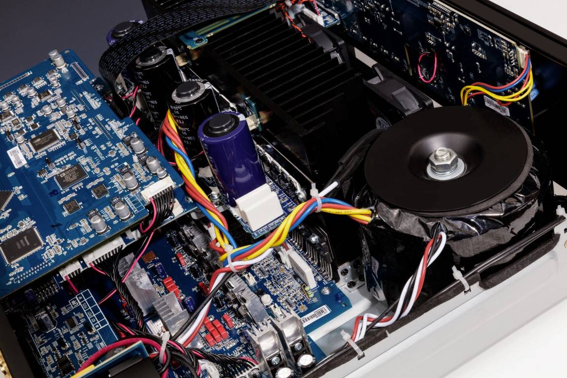Arcam AVR850 klasa G