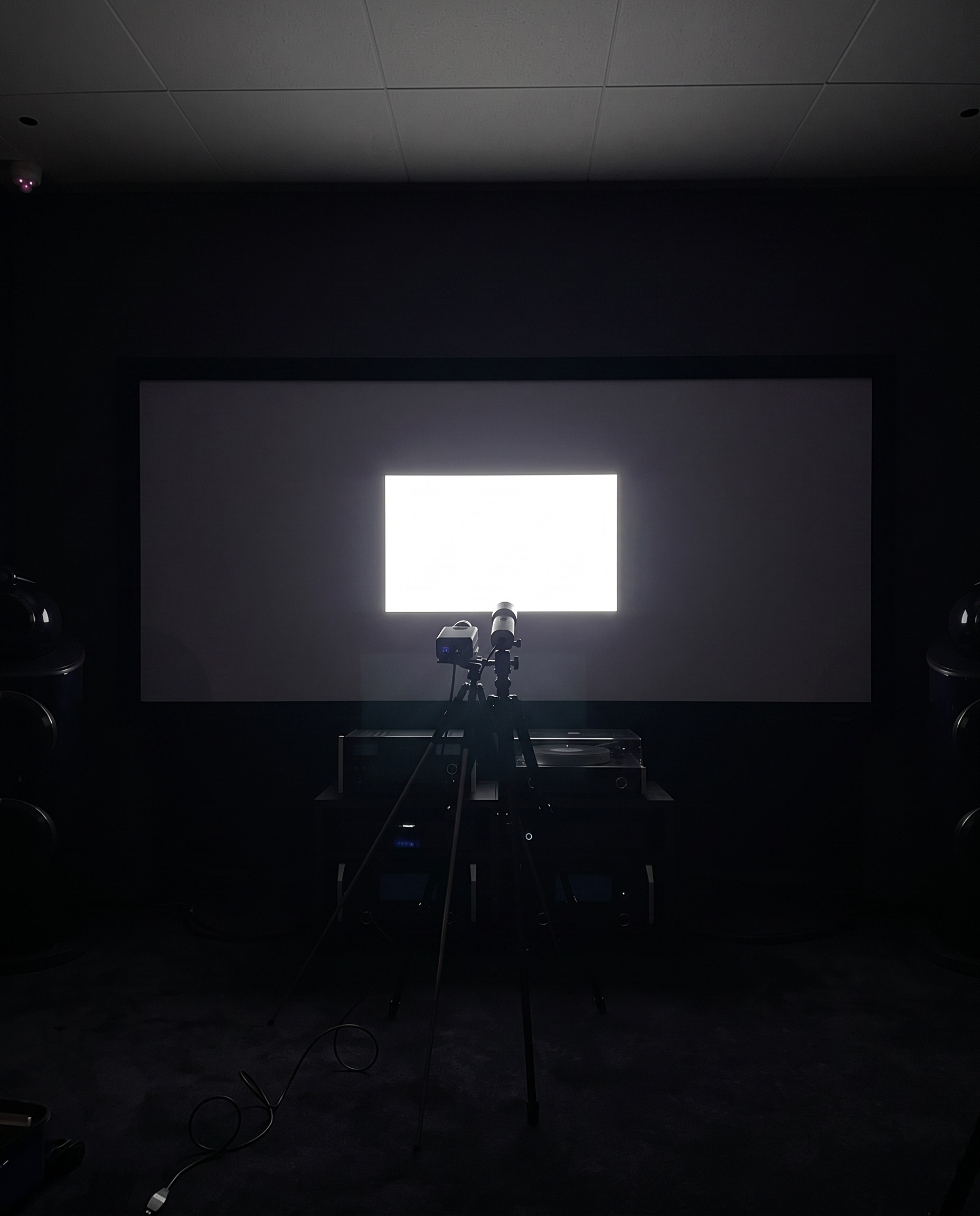 Pomiar i kalibracja obrazu w sali kinowej Cinematic